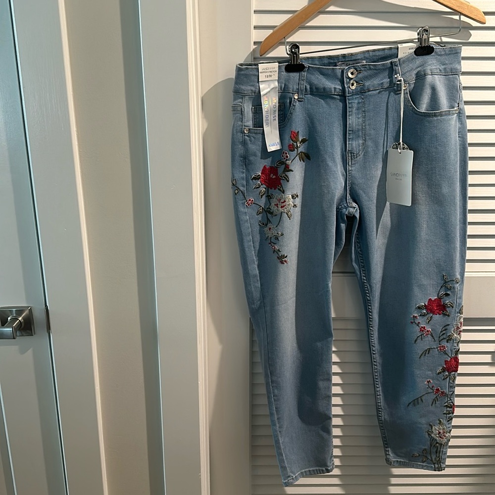 NWT Sandpiper Mid Rise Jeggings with Embroidery Side and Ankle high jeans.
